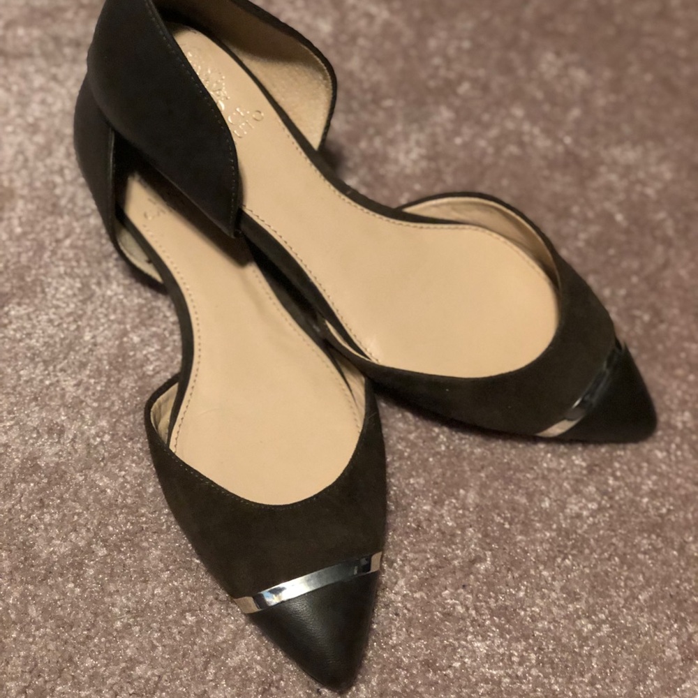 Vince Camuto flats in green (olive)